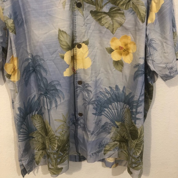 Tommy Bahama Original Fit 100% Silk Hawaiian Button Down Shirt - Picture 3 of 11